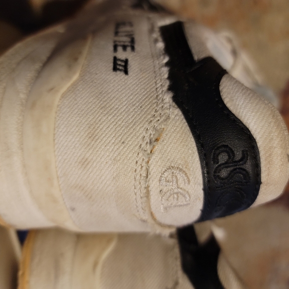 ASICS - Picture 5 of 5